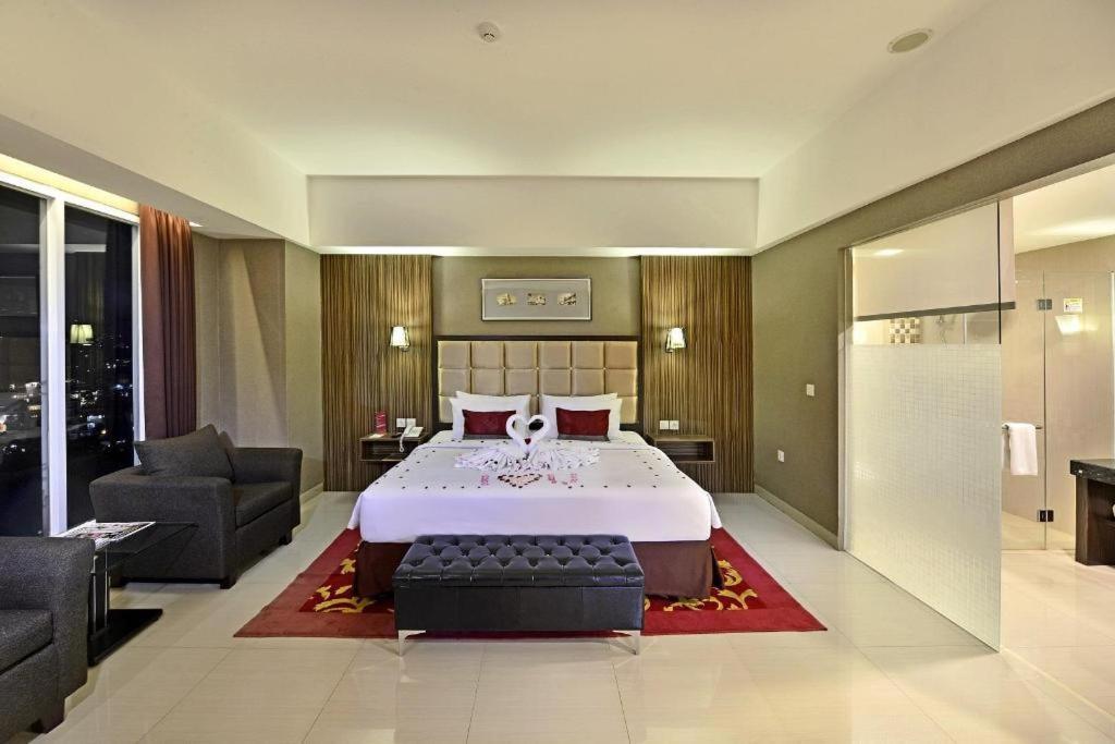 Travello Hotel Bandung Exterior photo