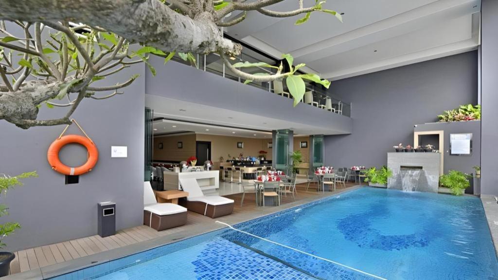 Travello Hotel Bandung Exterior photo