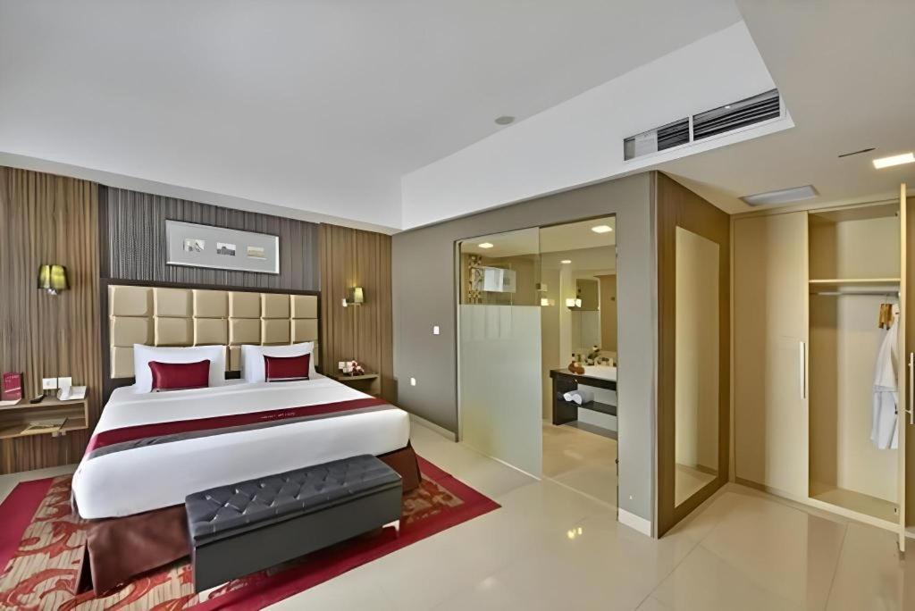 Travello Hotel Bandung Exterior photo